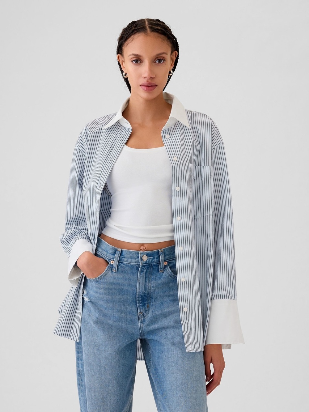 GAP Blue & White Pinstripe Organic Poplin Big Button Down Shirt. Women’s Medium